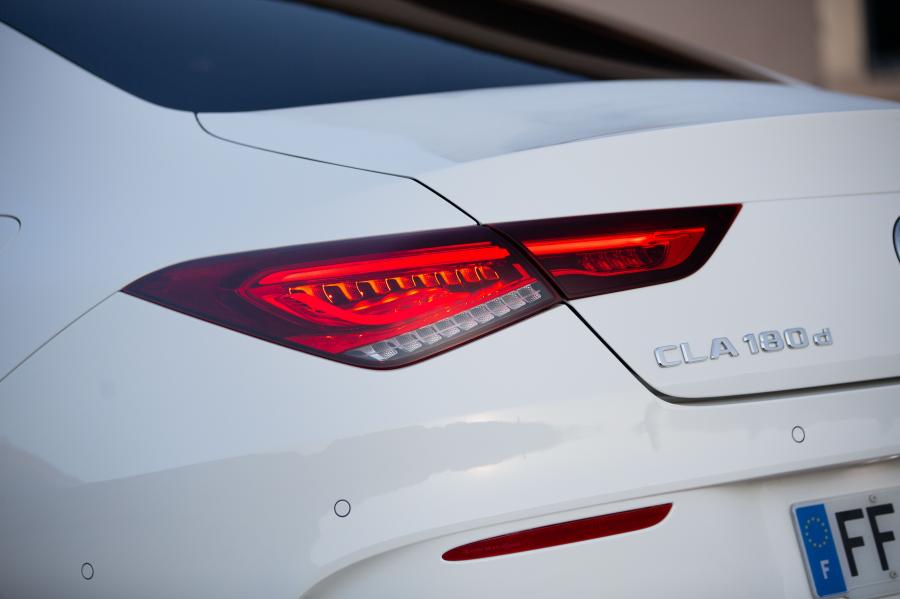 Детали экстерьера Mercedes-Benz CLA180 d AMG Line 2019 года  (WW) (фото 19 из 28)